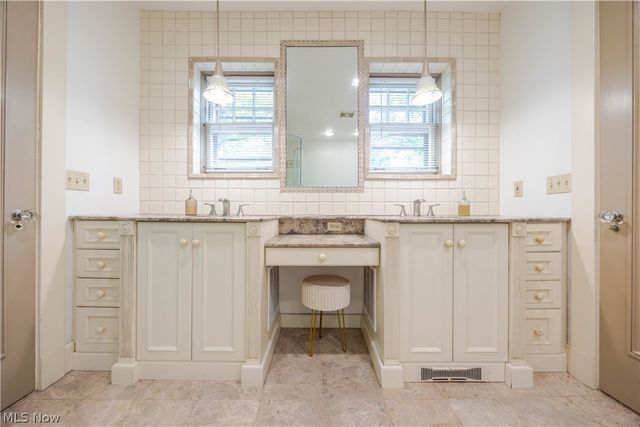 3085 Fairmount Boulevard, Cleveland Heights, OH 44118