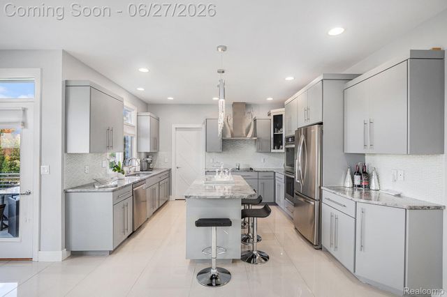 6535 Pond Drive, Washington Township, MI 48094
