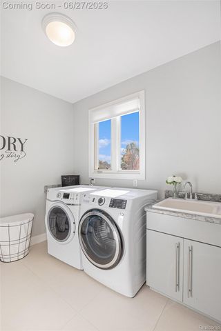 6535 Pond Drive, Washington Township, MI 48094