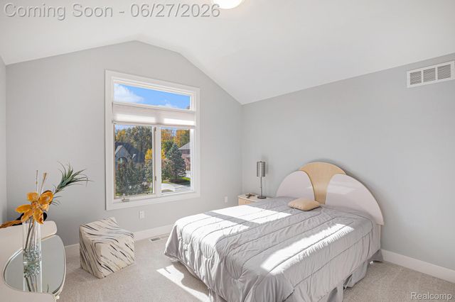6535 Pond Drive, Washington Township, MI 48094