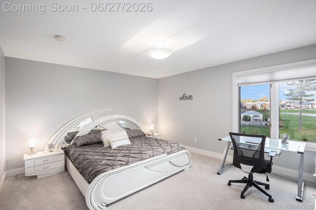 6535 Pond Drive, Washington Township, MI 48094