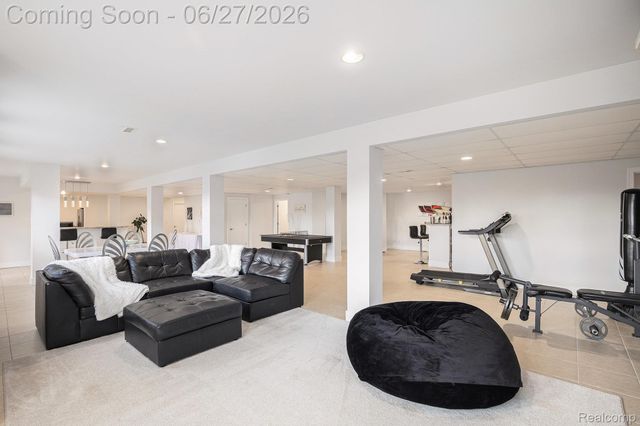 6535 Pond Drive, Washington Township, MI 48094