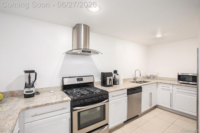 6535 Pond Drive, Washington Township, MI 48094