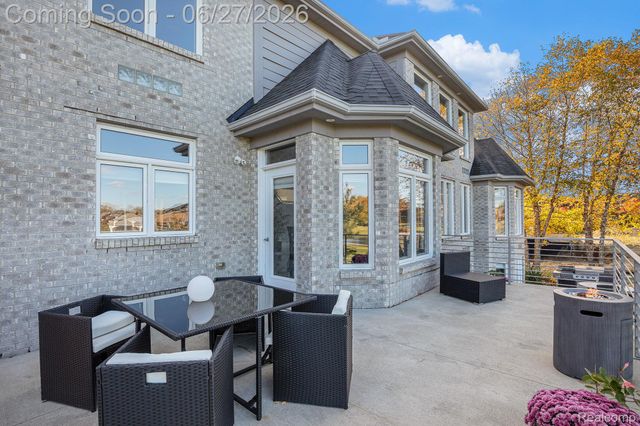 6535 Pond Drive, Washington Township, MI 48094