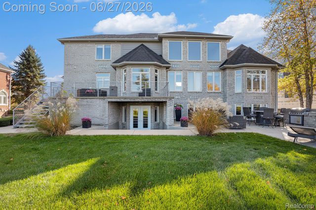 6535 Pond Drive, Washington Township, MI 48094