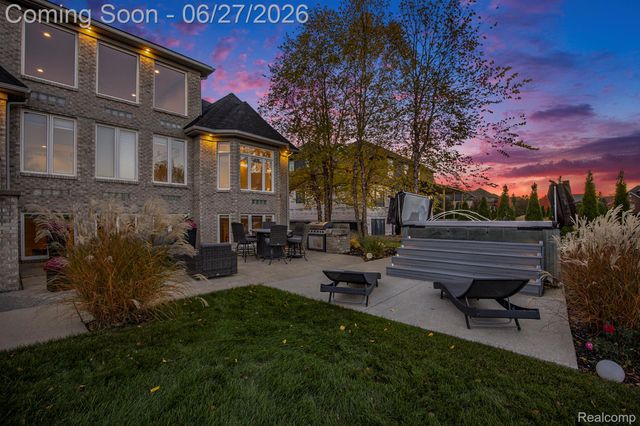 6535 Pond Drive, Washington Township, MI 48094