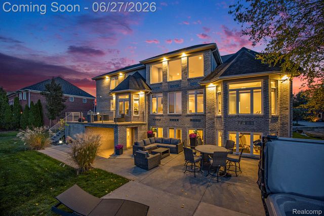 6535 Pond Drive, Washington Township, MI 48094