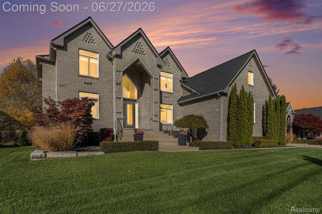 6535 Pond Drive, Washington Township, MI 48094