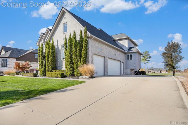 6535 Pond Drive, Washington Township, MI 48094