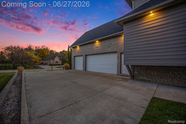 6535 Pond Drive, Washington Township, MI 48094