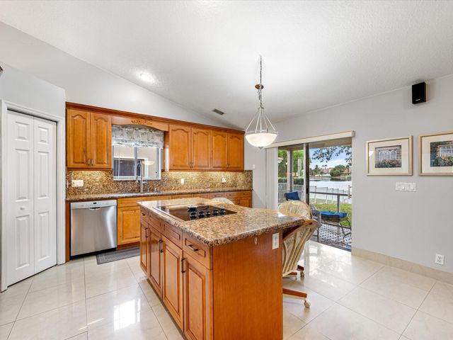 1011 NW 193rd Ave, Pembroke Pines, FL 33029