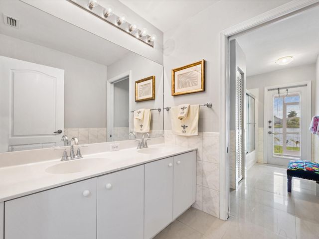 1011 NW 193rd Ave, Pembroke Pines, FL 33029