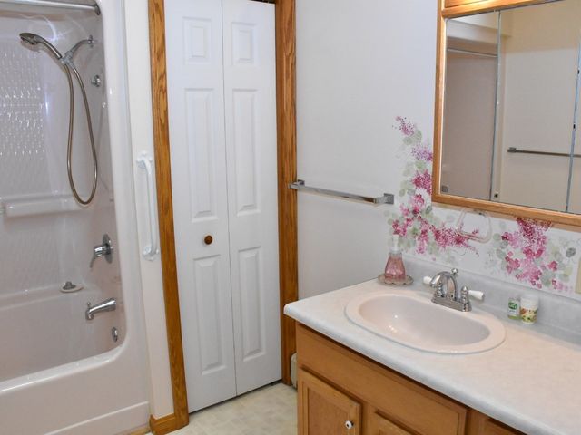 18879 E COLE Road, Meadville, PA 16335