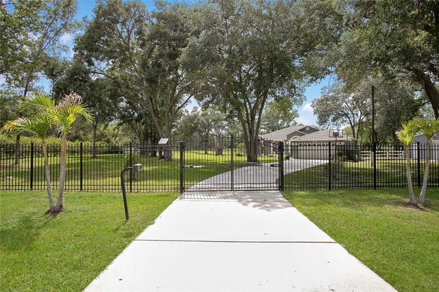 19616 LIVINGSTON AVENUE, Lutz, FL 33559