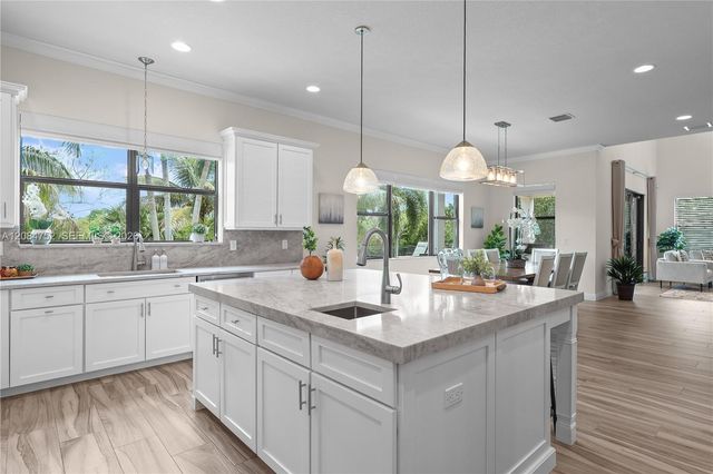 8142 Bradford Way, Parkland, FL 33076