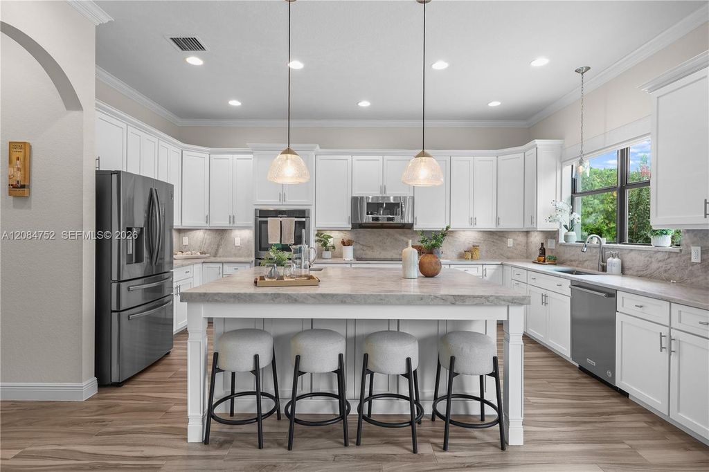 8142 Bradford Way, Parkland, FL 33076