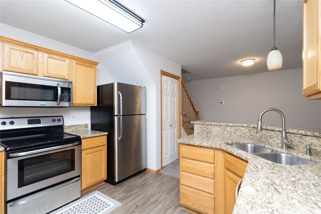 811 Burr Oaks Drive 202, West Des Moines, IA 50266