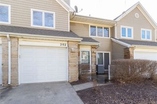 811 Burr Oaks Drive 202, West Des Moines, IA 50266