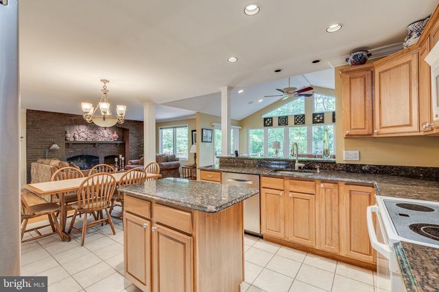 4 HEATHERWOOD CT, Medford, NJ 08055