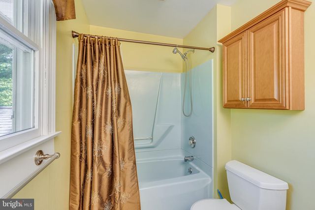 4 HEATHERWOOD CT, Medford, NJ 08055