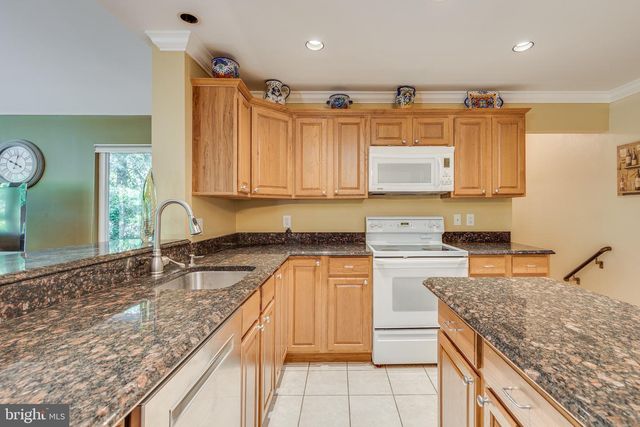 4 HEATHERWOOD CT, Medford, NJ 08055