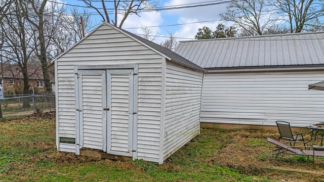 824 W Leyda Street, West Plains, MO 65775