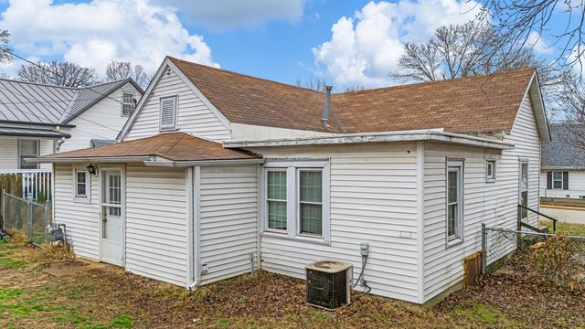 824 W Leyda Street, West Plains, MO 65775