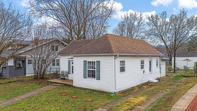 824 W Leyda Street, West Plains, MO 65775