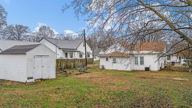 824 W Leyda Street, West Plains, MO 65775