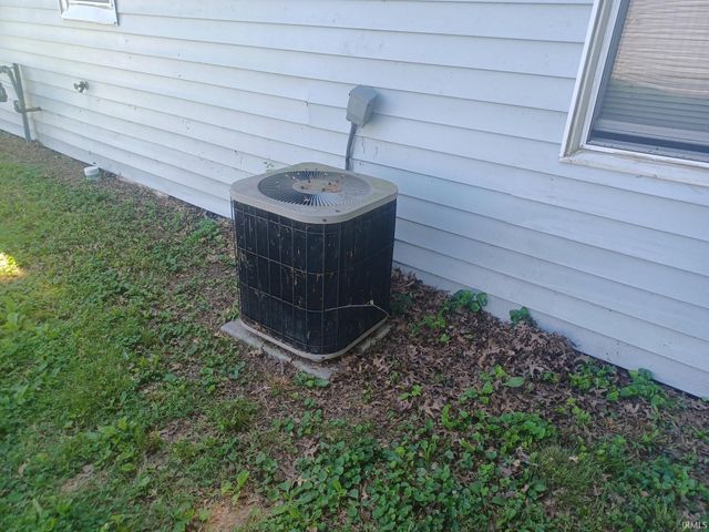 2716 S Villa Drive, Evansville, IN 47714