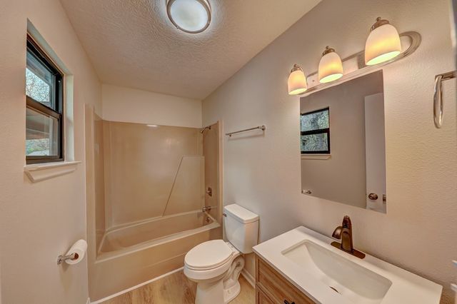 403 Mack Hollimon Dr, Kerrville, TX 78028