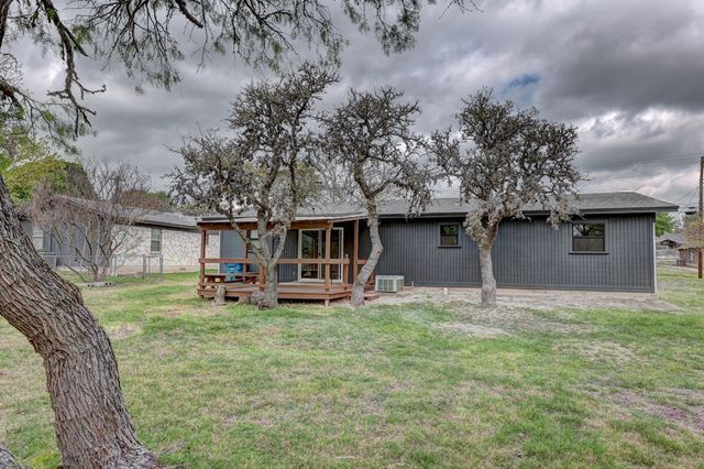403 Mack Hollimon Dr, Kerrville, TX 78028