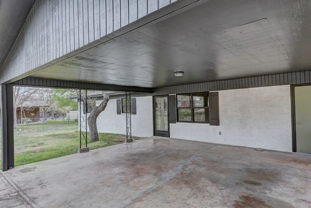 403 Mack Hollimon Dr, Kerrville, TX 78028