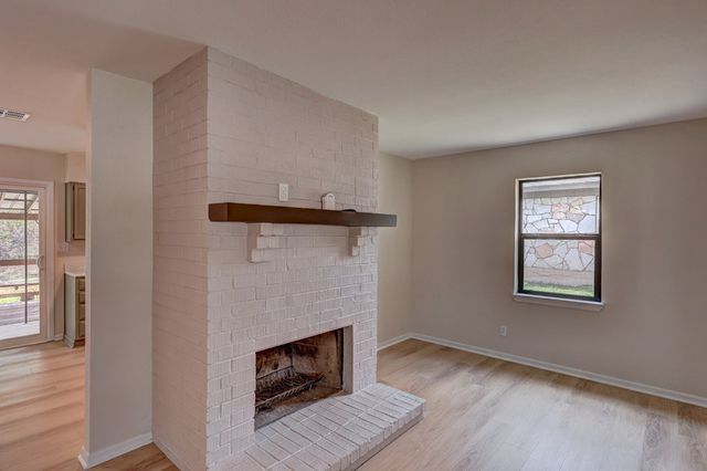 403 Mack Hollimon Dr, Kerrville, TX 78028