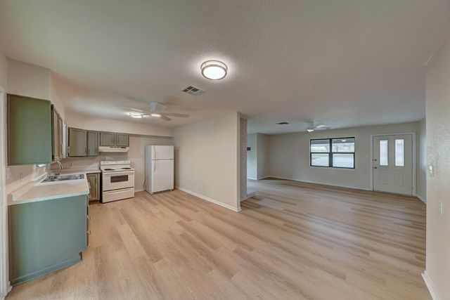 403 Mack Hollimon Dr, Kerrville, TX 78028