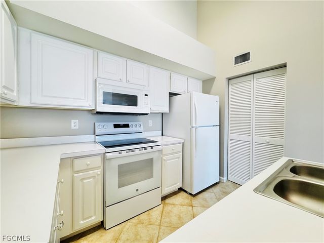 4109 Residence DR 520, Fort Myers, FL 33901