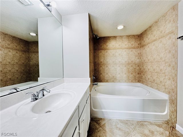 4109 Residence DR 520, Fort Myers, FL 33901