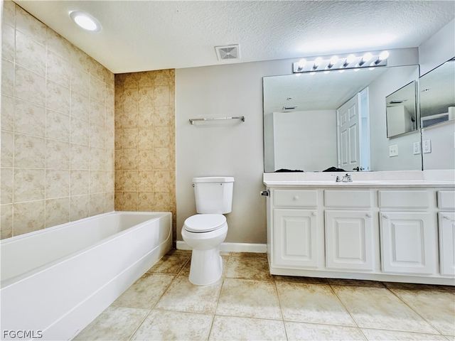 4109 Residence DR 520, Fort Myers, FL 33901