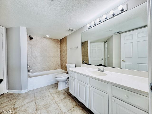 4109 Residence DR 520, Fort Myers, FL 33901