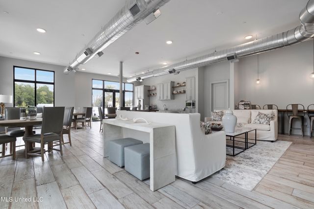 2501 Bienville Boulevard, 330, Ocean Springs, MS 39564