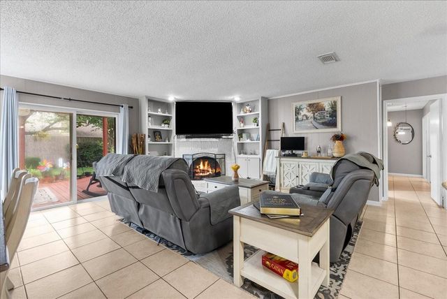 883 Silverpines Road, Houston, TX 77062