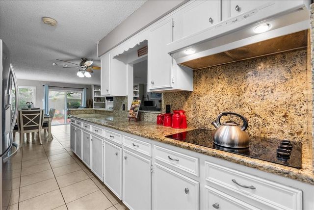 883 Silverpines Road, Houston, TX 77062