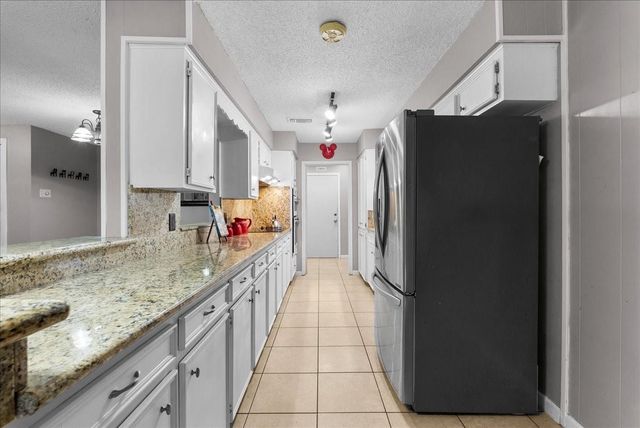 883 Silverpines Road, Houston, TX 77062