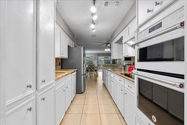 883 Silverpines Road, Houston, TX 77062