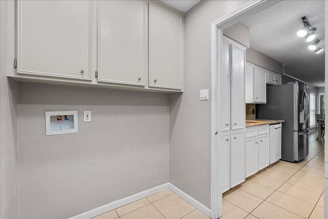 883 Silverpines Road, Houston, TX 77062