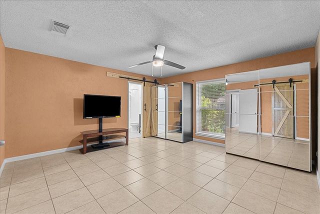 883 Silverpines Road, Houston, TX 77062