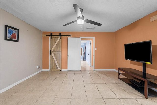 883 Silverpines Road, Houston, TX 77062