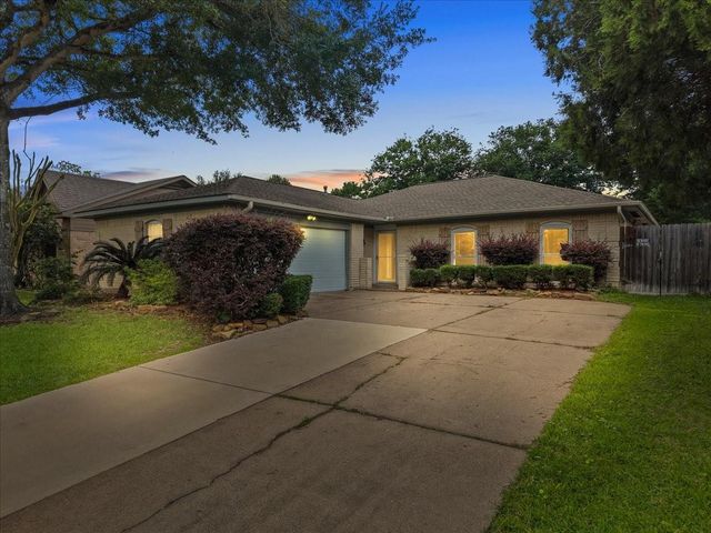 883 Silverpines Road, Houston, TX 77062