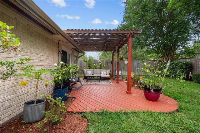 883 Silverpines Road, Houston, TX 77062