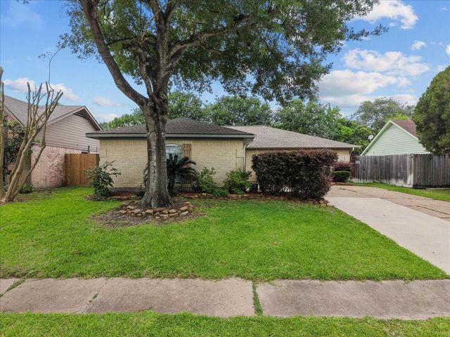 883 Silverpines Road, Houston, TX 77062